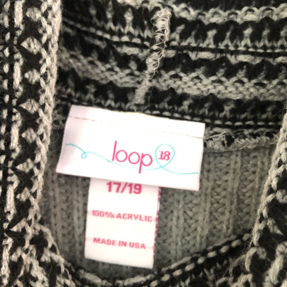 Loop 18 -Sweater - Picture 2 of 3